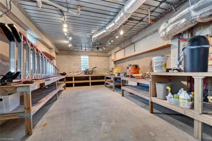 Workshop in back of 1 of the garages
