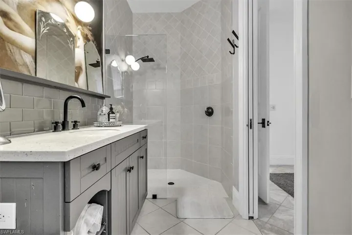 Guest suite 1 full bath