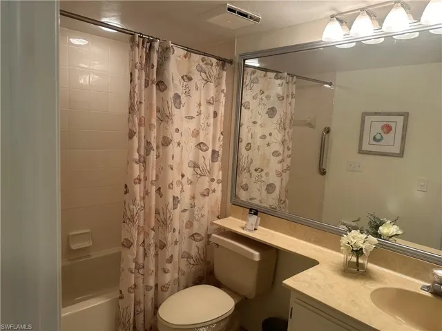 Guest Bathroom with Tub