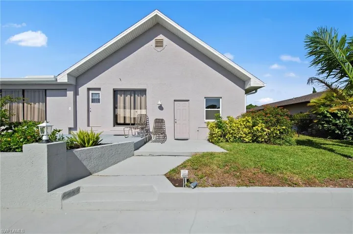 7195 Reymoor Dr, North Fort Myers, Florida 33917