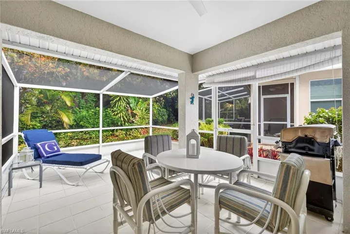 Sunroom / solarium with outdoor dining area
