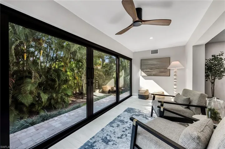 990 8th St S 1c, Naples, Florida 34102