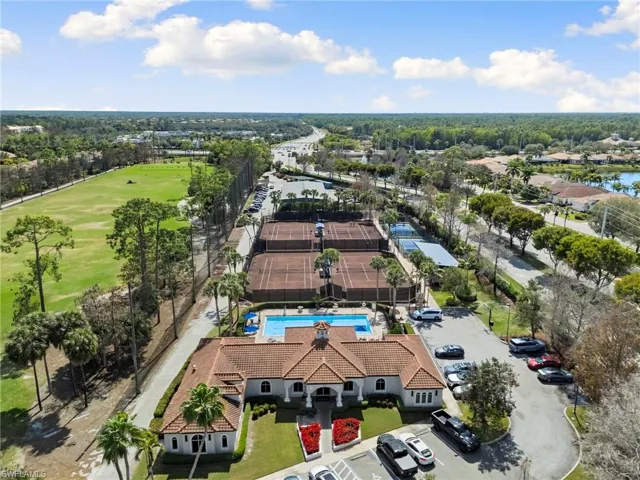 Bird's eye view of a golf course and a pool area