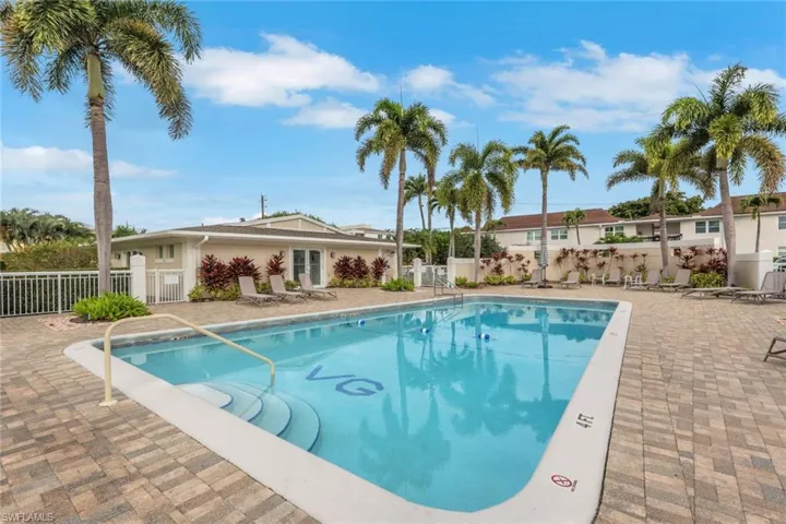 682  Broad S AVE, Naples, FL 34102