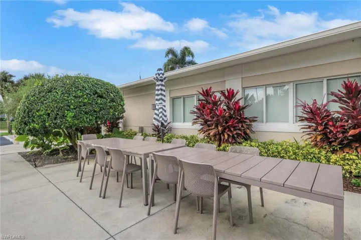 682  Broad S AVE, Naples, FL 34102