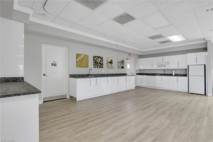 682  Broad S AVE, Naples, FL 34102