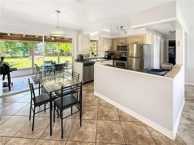 536 SE 26th  TER, Cape Coral, FL 33904