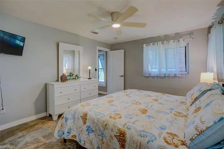 Bedroom with ceiling fan
