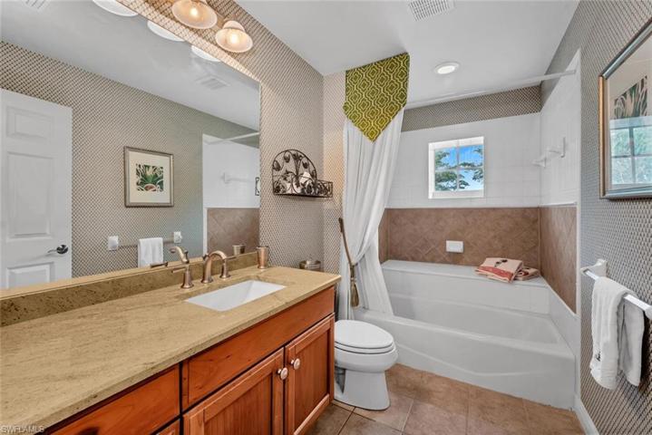 Guest bathroom 2nd floor