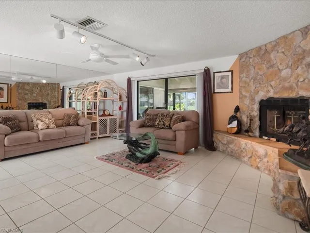 2428  Duchess  CT, Naples, FL 34112