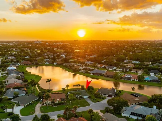 2428  Duchess  CT, Naples, FL 34112