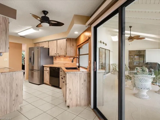 2428  Duchess  CT, Naples, FL 34112