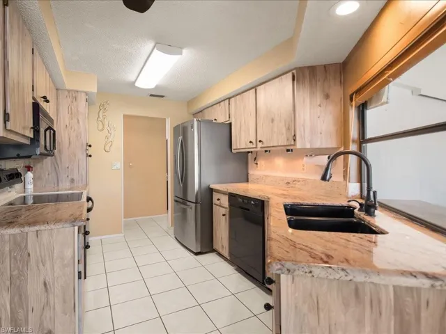 2428  Duchess  CT, Naples, FL 34112