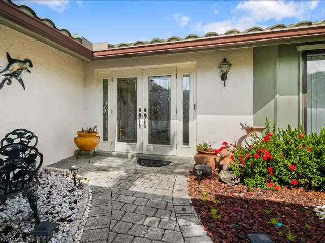 2428  Duchess  CT, Naples, FL 34112