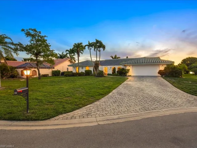 2428  Duchess  CT, Naples, FL 34112