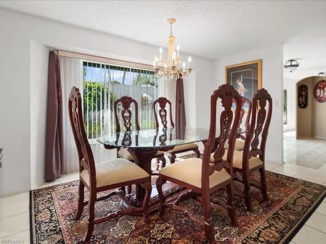 2428  Duchess  CT, Naples, FL 34112
