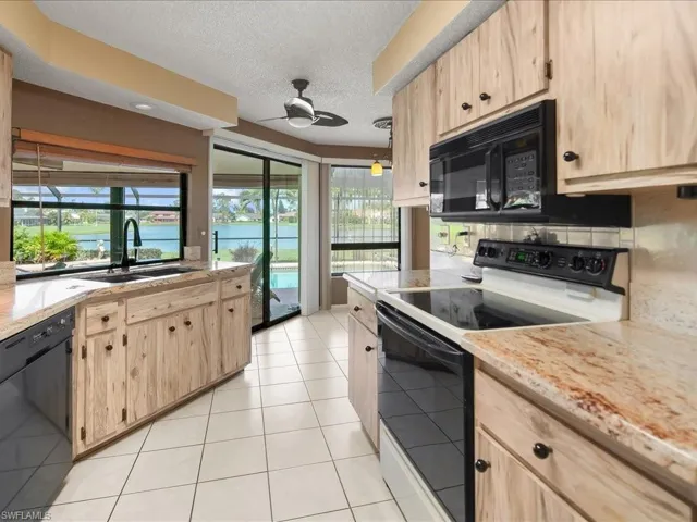 2428  Duchess  CT, Naples, FL 34112