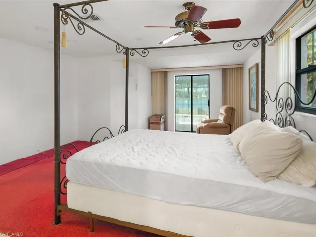2428  Duchess  CT, Naples, FL 34112