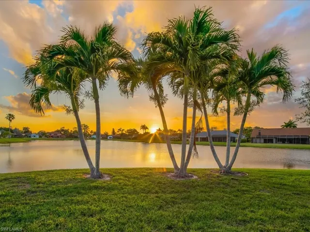 2428  Duchess  CT, Naples, FL 34112