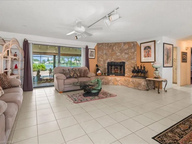 2428  Duchess  CT, Naples, FL 34112