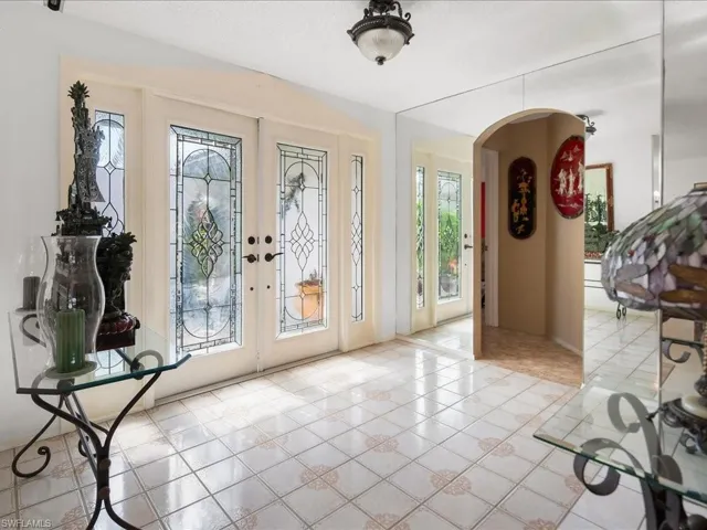 2428  Duchess  CT, Naples, FL 34112