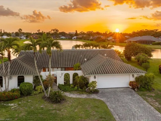 2428  Duchess  CT, Naples, FL 34112