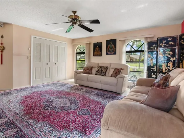 2428  Duchess  CT, Naples, FL 34112
