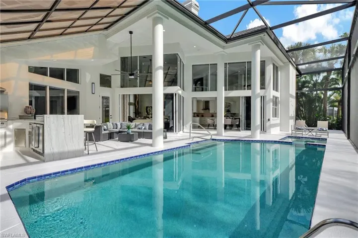 Large heated pool with hot tub