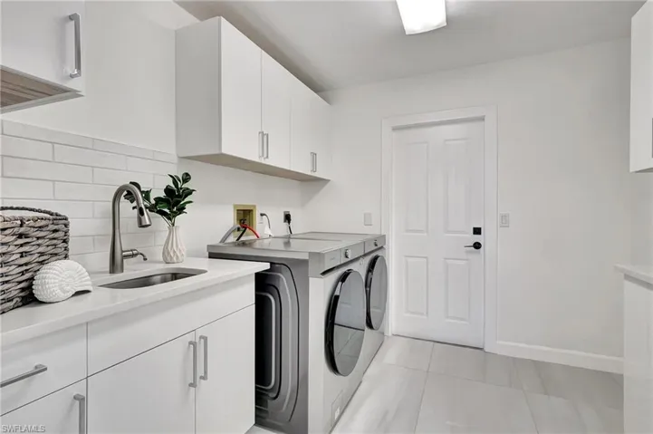 250  Silverado  DR, Naples, FL 34119