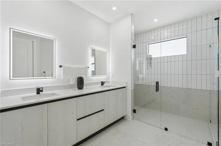 325 Ne 15th Ter, Cape Coral, Florida 33909