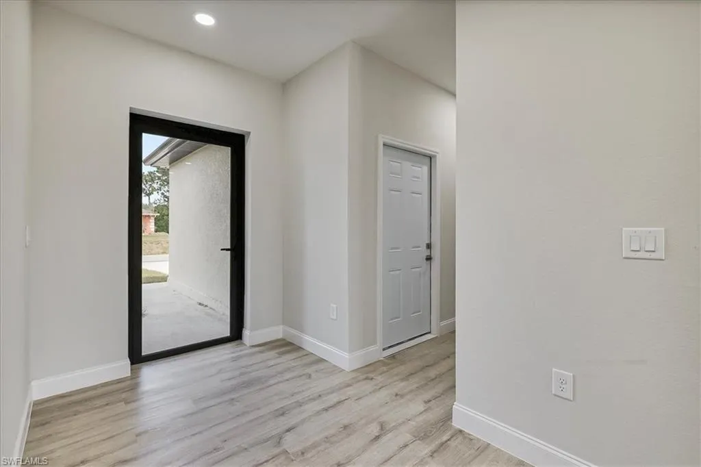 923 16th TER, Cape Coral, FL 33909,225062302