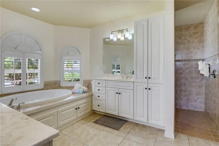 4221 Se 9th Ave, Cape Coral Fl 33904