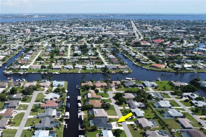 4221 Se 9th Ave, Cape Coral Fl 33904