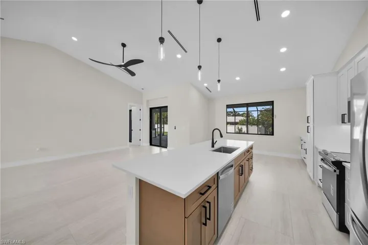 3532  Country Club  BLVD, Cape Coral, FL 33904