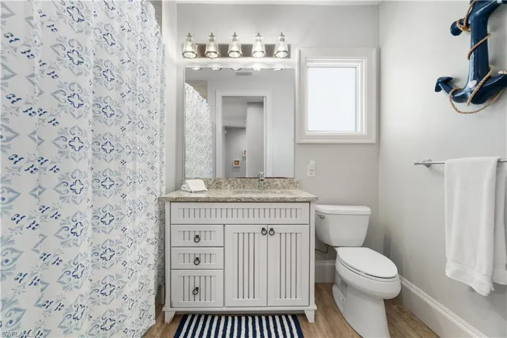 Beautifully appointed Full bath for guests