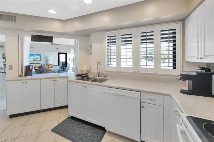 772  Reef Point  CIR, Naples, FL 34108