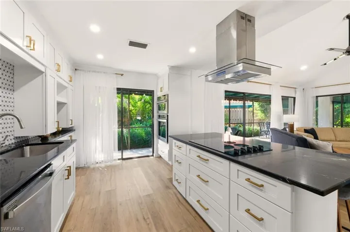 772  Reef Point  CIR, Naples, FL 34108