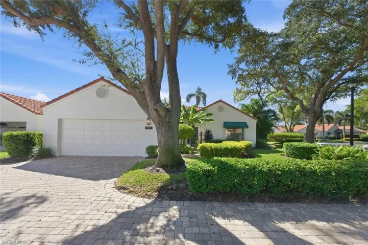 772  Reef Point  CIR, Naples, FL 34108