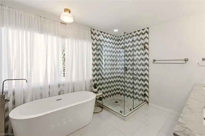 772  Reef Point  CIR, Naples, FL 34108