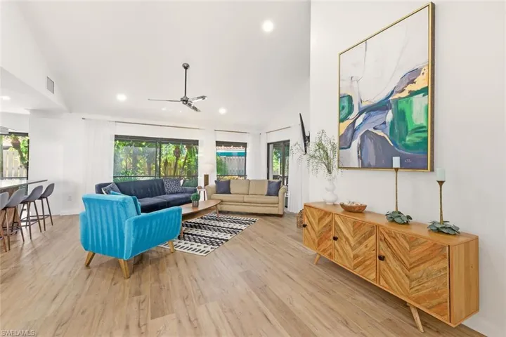 772  Reef Point  CIR, Naples, FL 34108