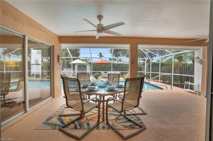Sunroom with ceiling fan