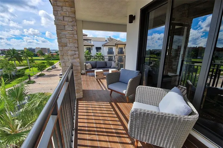 1035  3rd S AVE, Naples, FL 34102