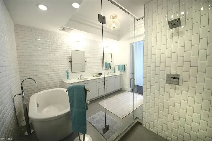 1035  3rd S AVE, Naples, FL 34102