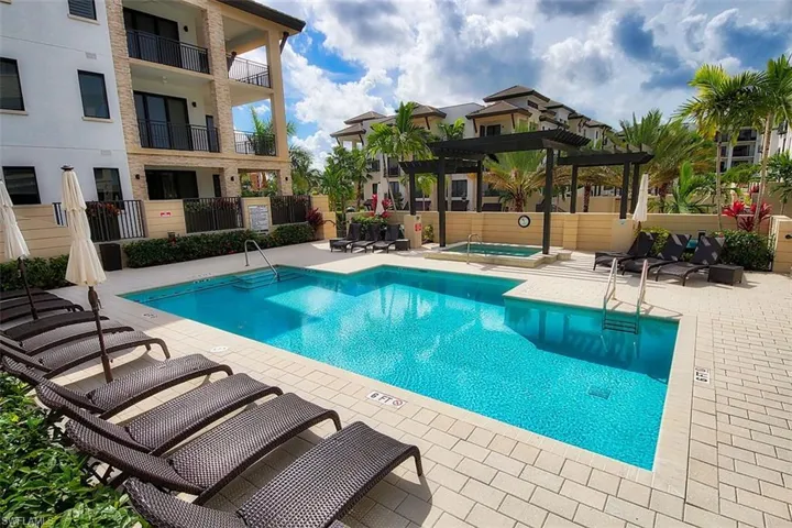 1035  3rd S AVE, Naples, FL 34102