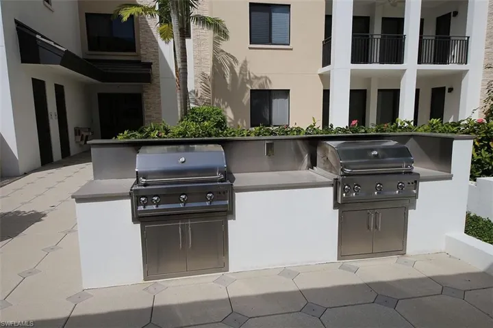 1035  3rd S AVE, Naples, FL 34102