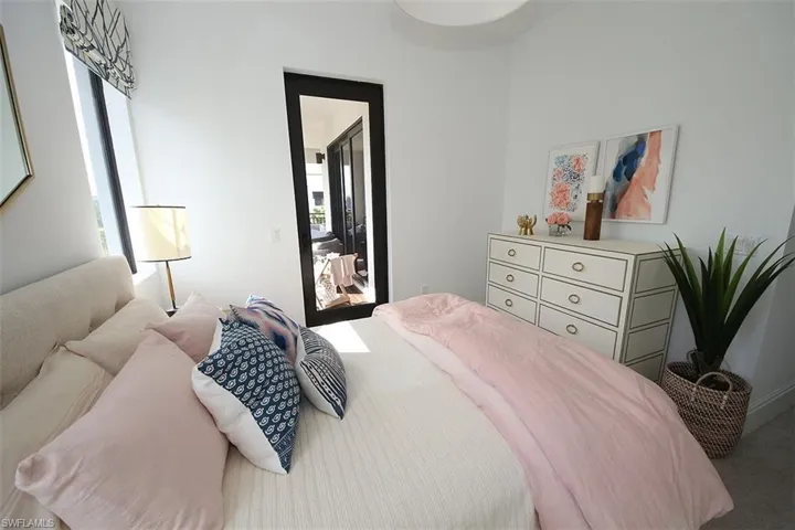 1035  3rd S AVE, Naples, FL 34102