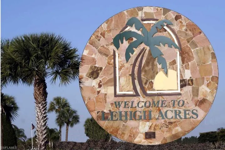 916 Ashley Oaks Dr, Lehigh Acres, Florida 33974