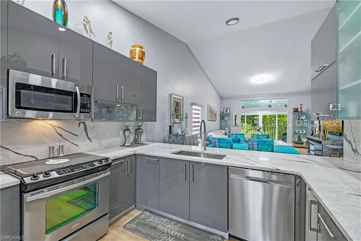 470 Country Hollow Ct I201, Naples, Florida 34104