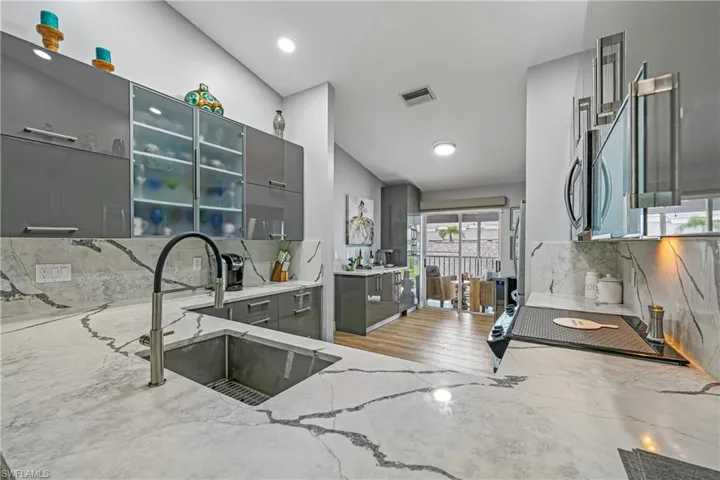 470 Country Hollow Ct I201, Naples, Florida 34104
