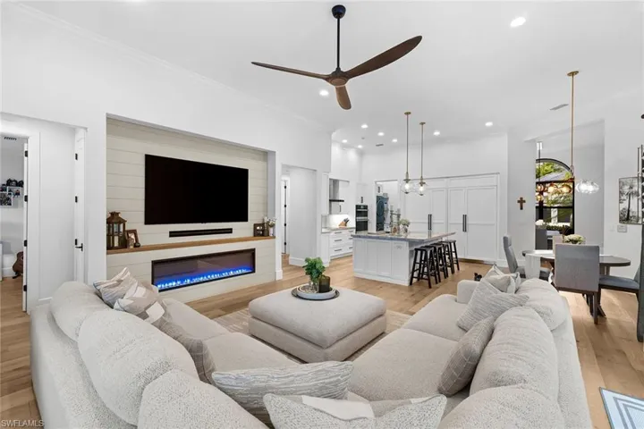 7678 Santa Margherita Way, Naples, Florida 34109